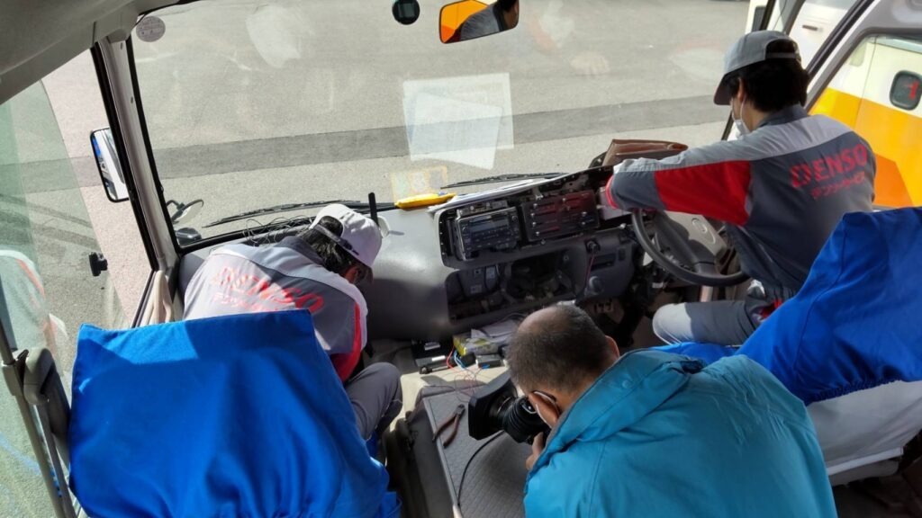 送迎車の車内置き去り防止装置300台取付完了しました。